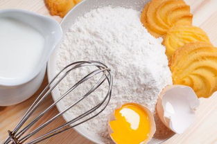 做曲奇是用的鸡蛋液是全蛋 蛋黄加蛋清 还是单单只是用蛋黄